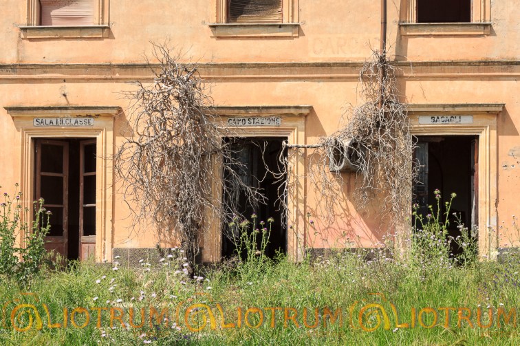 stazione di Carcaci, linea ferroviaria Motta S. Anastasia-Regalbuto